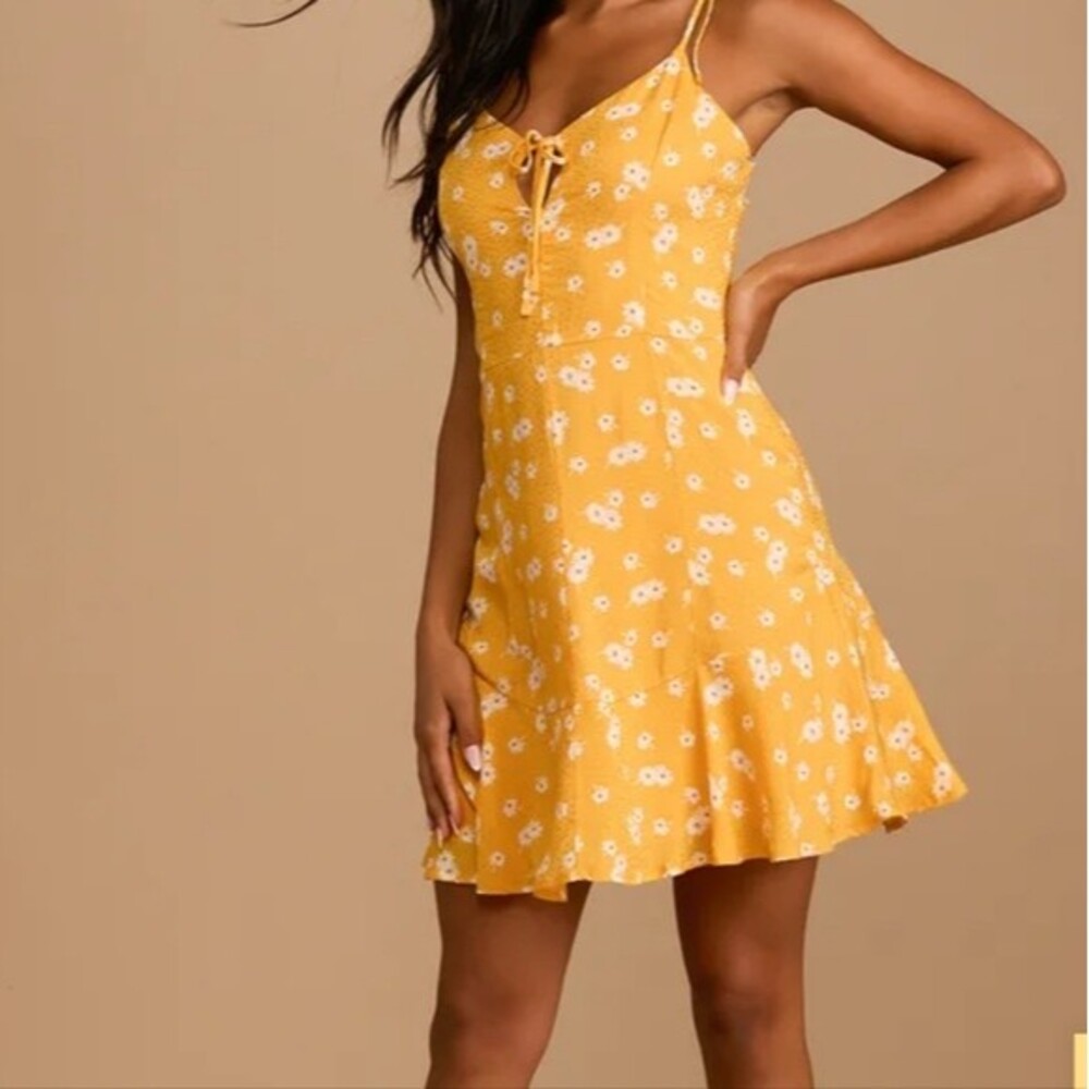 Lulu's Carefree Cutie Yellow Floral Print Tie Strap mini dress NWT size XS